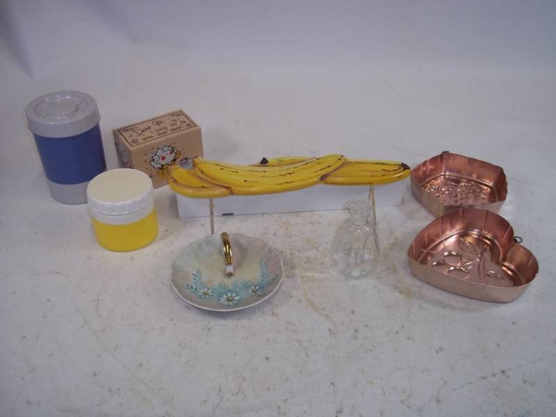 lot 188 image: Thermos, Recipe Box, Carafe jello molds, dish and Banana Shelf