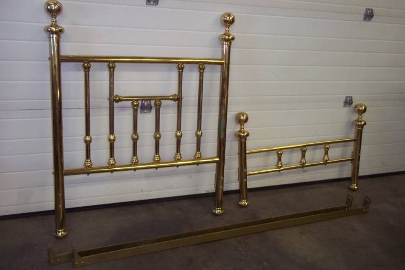 lot 189 image: Vintage Twin Antique Brass Polished Bed