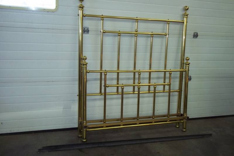 lot 190 image: Vintage Double Antique Brass Polished Bed