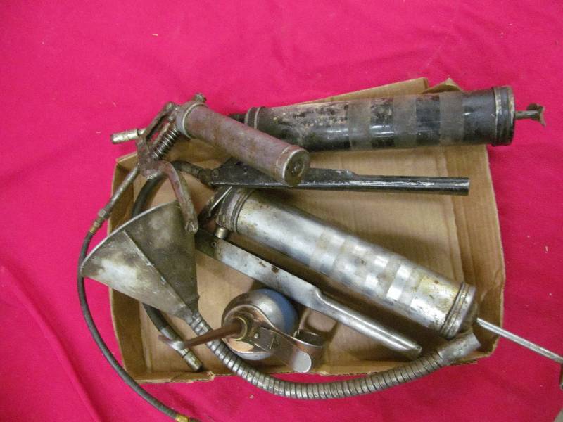grease guns, oil squirt can