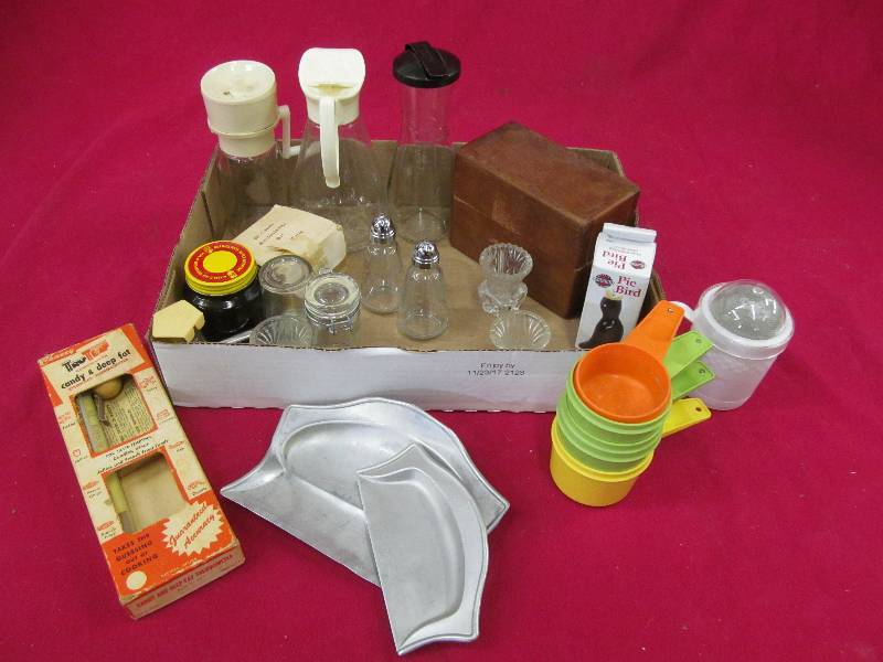 shaker sets, toothpick holders, dispensers