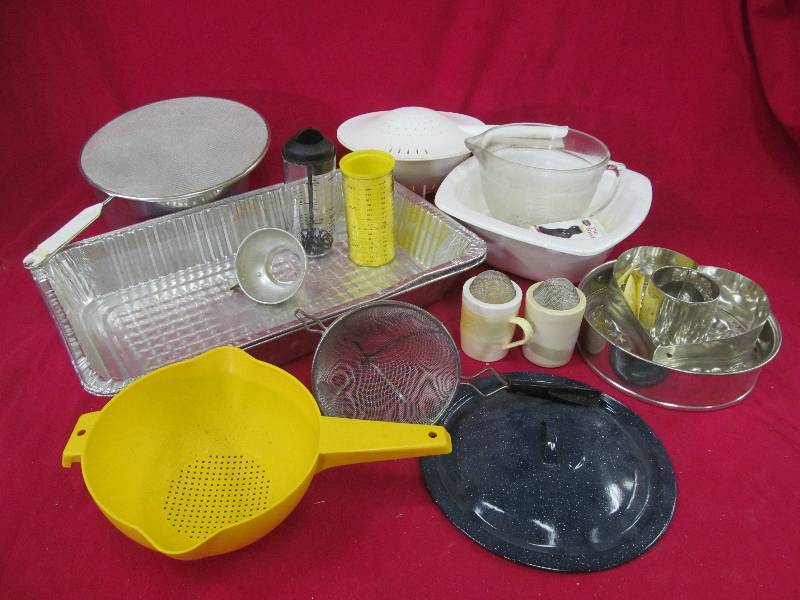 shaker set, baking pans