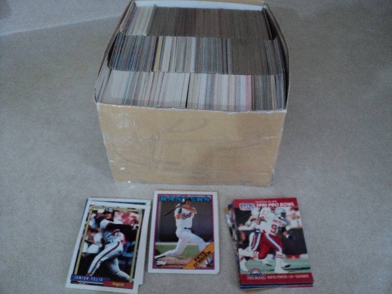 1000 baseball and football cards, m...