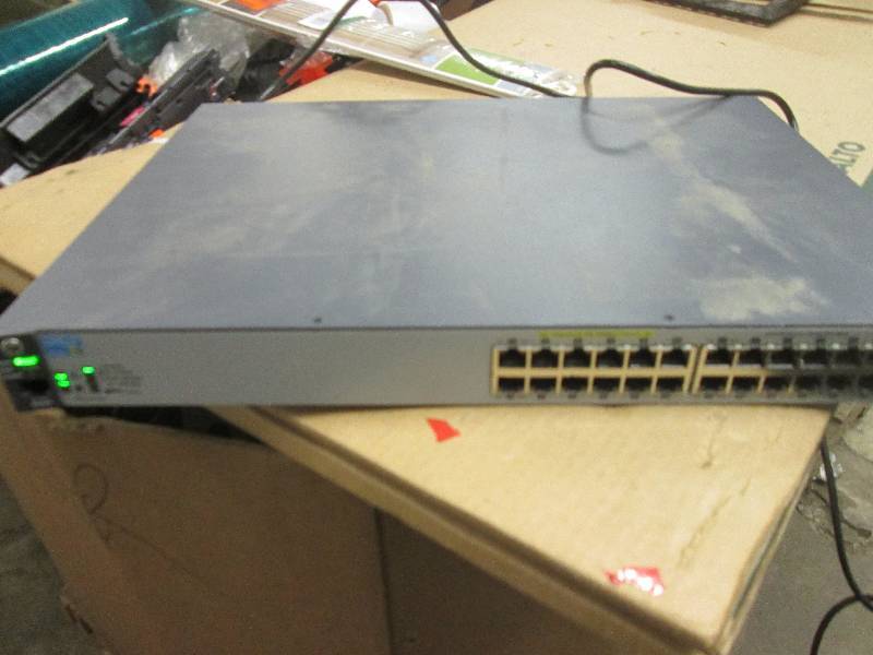 HP 2530 -24G PoE  switch poers on ...