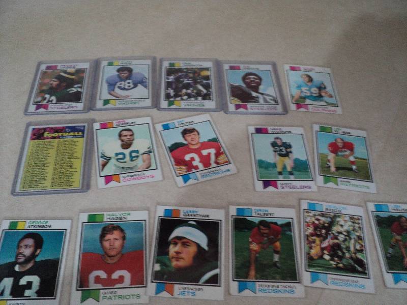 16 football cards in sleeves from 1...