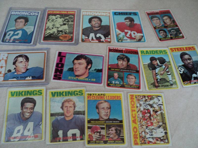 14 football cards in sleeves from 1...