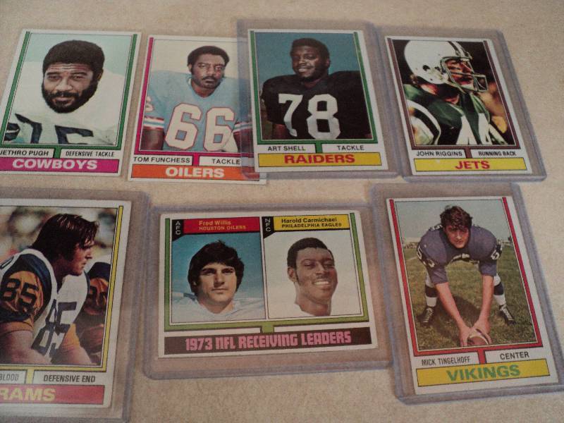 7 football cards in sleeves from 19...