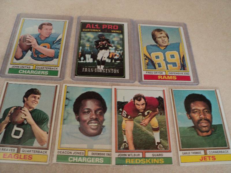 7 football cards in sleeves from 19...