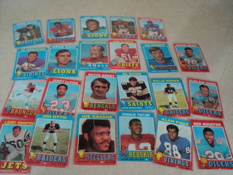 23 football cards in sleeves from 1...