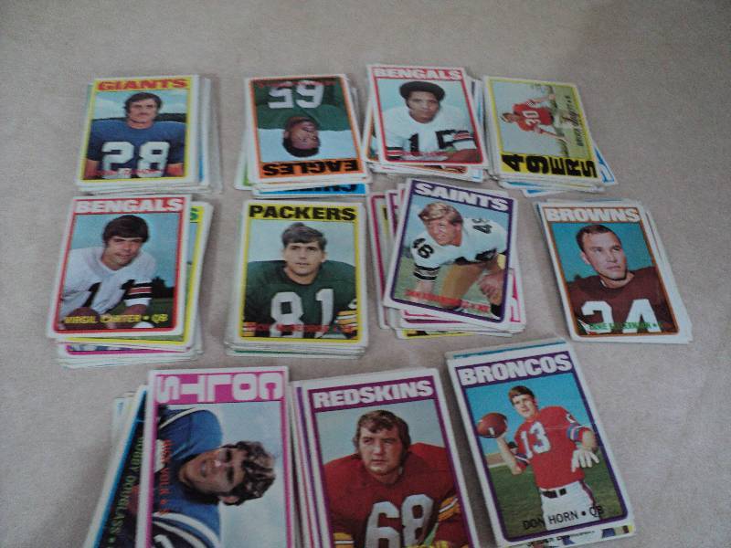 134  football cards from the 60s an...