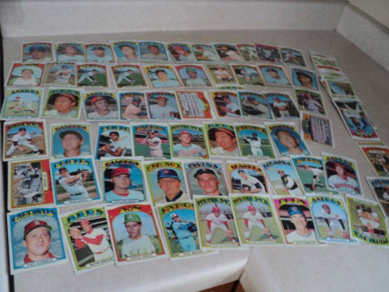 100 1972 Topps baseball cards...