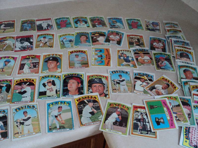 100 1972 Topps baseball cards...