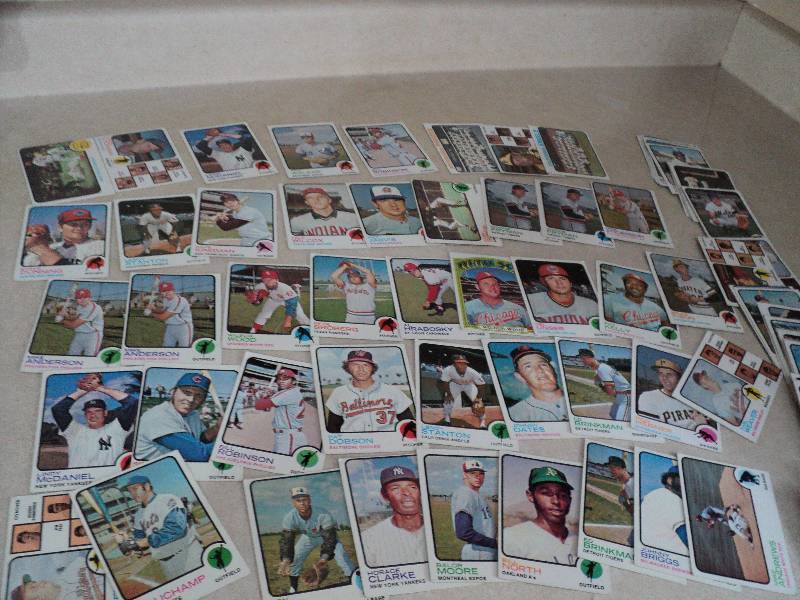 100 1973 Topps baseball cards...