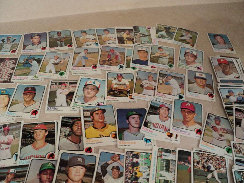 100 1973Topps baseball cards...