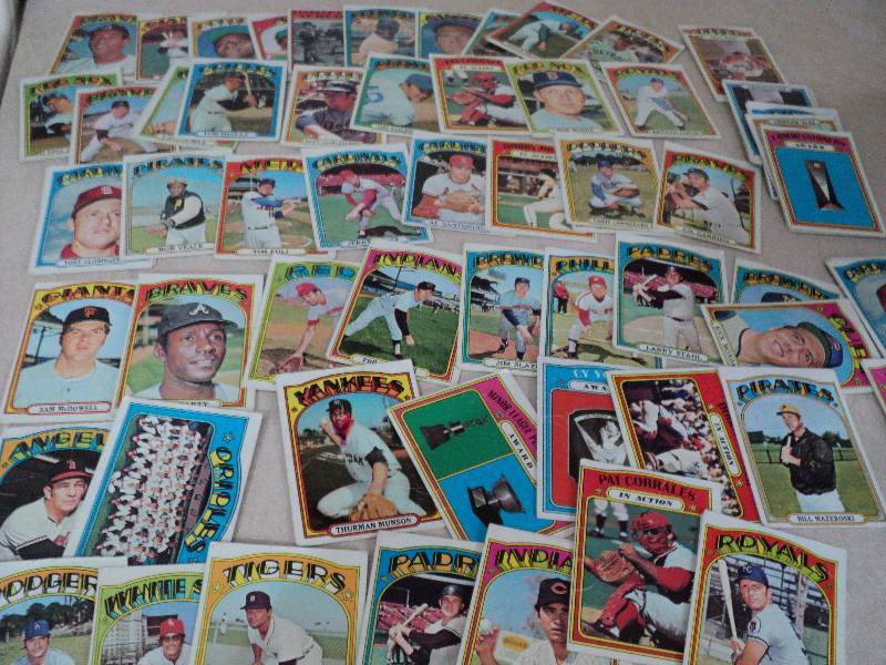 100 1972 Topps baseball cards...