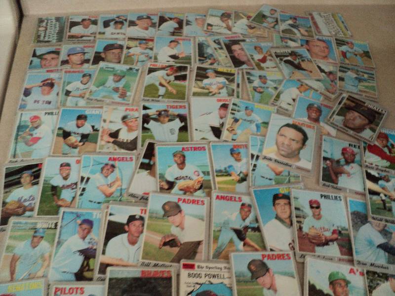 100 1970 Topps baseball cards...