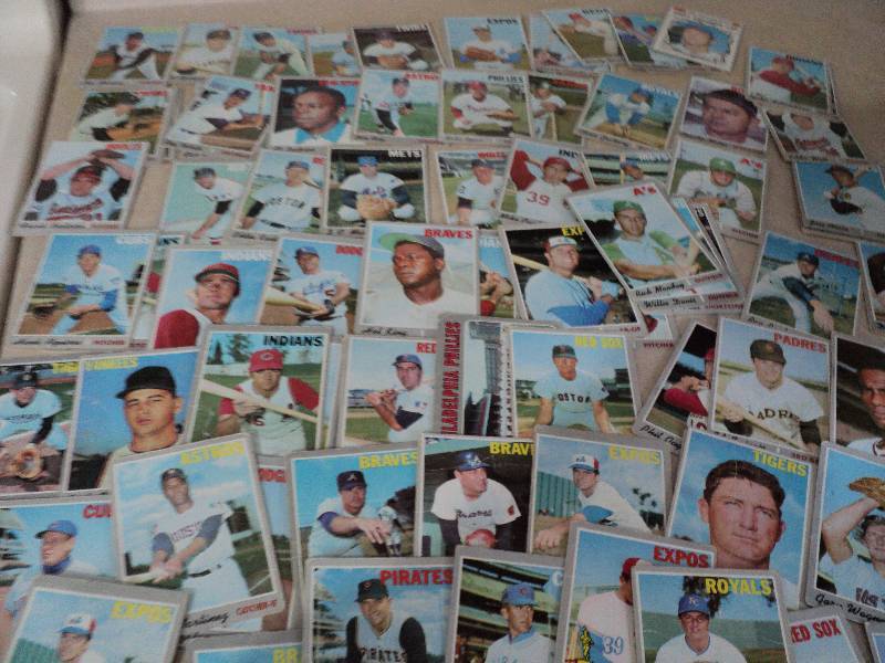 100 1970 Topps baseball cards...