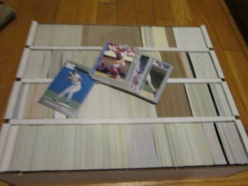 Box of assorted baseball cards...