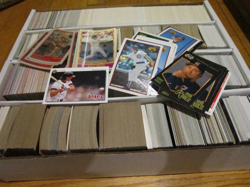 Box of assorted baseball cards...