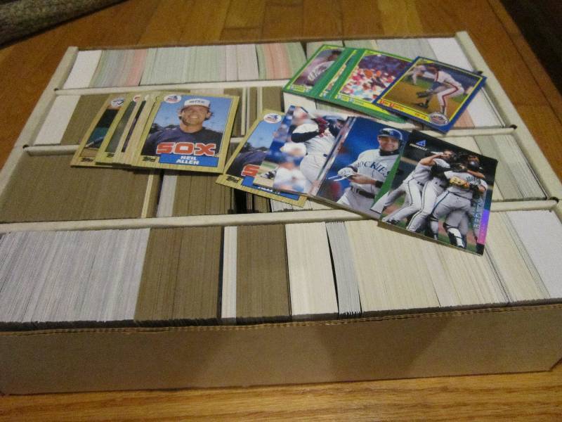 Box of assorted baseball cards...