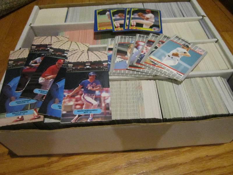 Box of assorted baseball cards...
