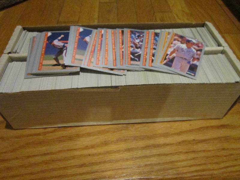 Box of 1993 Fleer baseball cards...