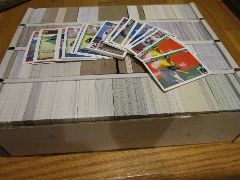 Box of assorted baseball cards...