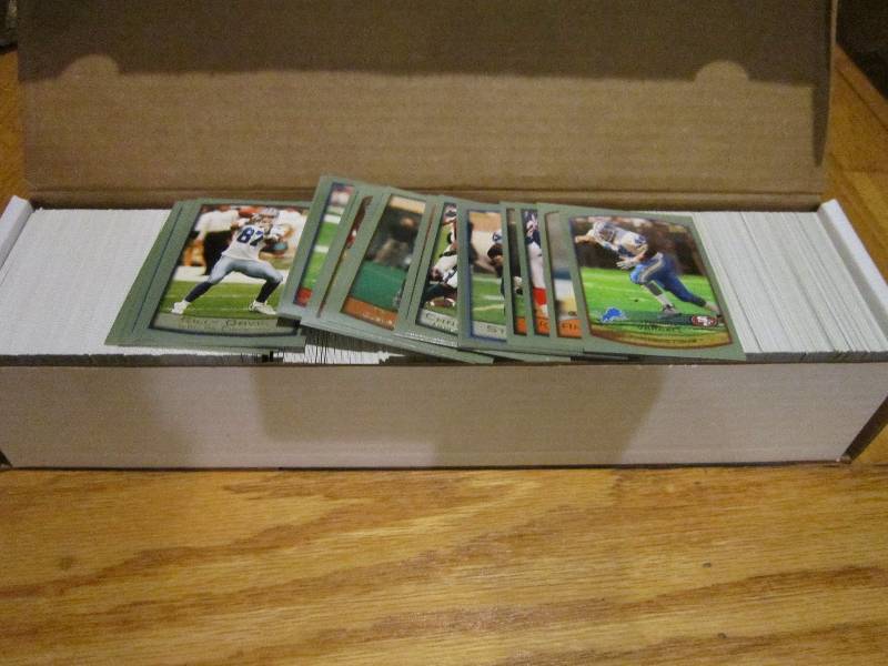 Box of 1999 Topps football cards...