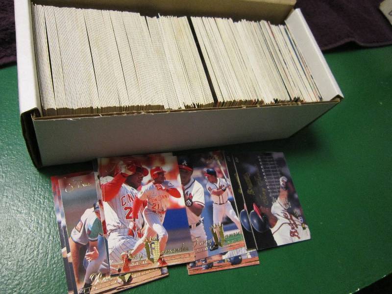 Box of 1994 Flair baseball cards...
