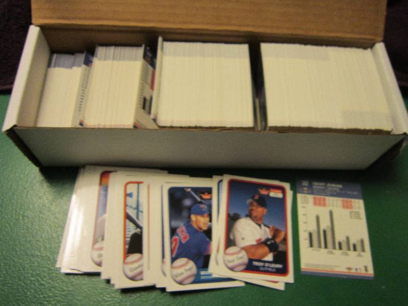Box of 2001 Fleer Platinum baseball...
