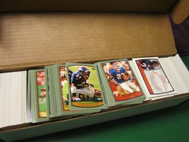 Box of 1998 and 1999 Topps football...