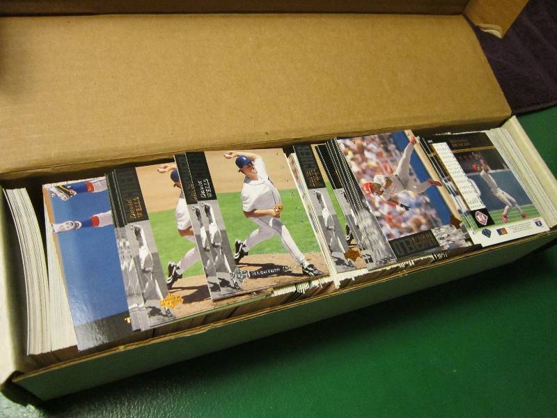 Box of 1994 Upper Deck baseball car...