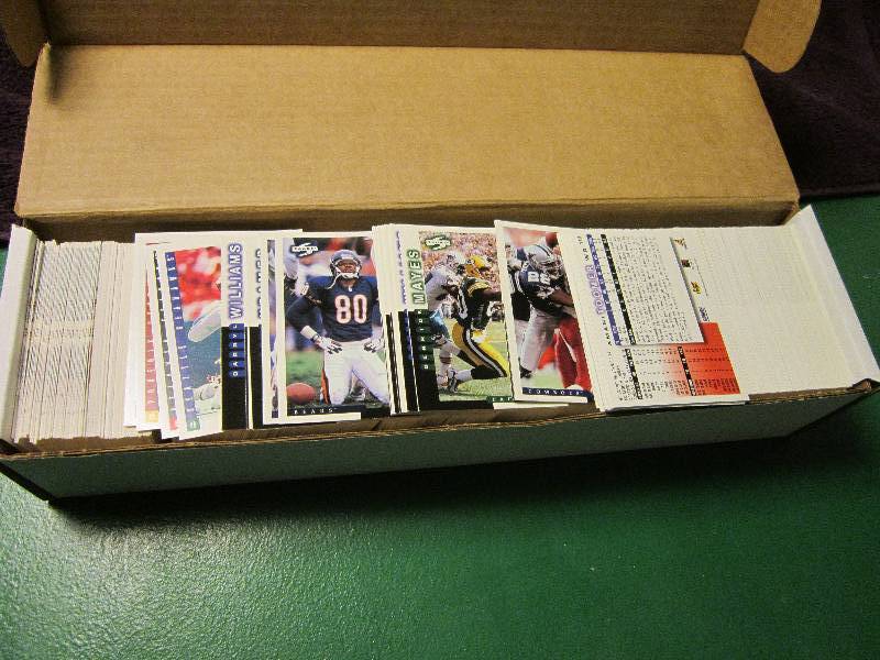 Box of Score football cards...