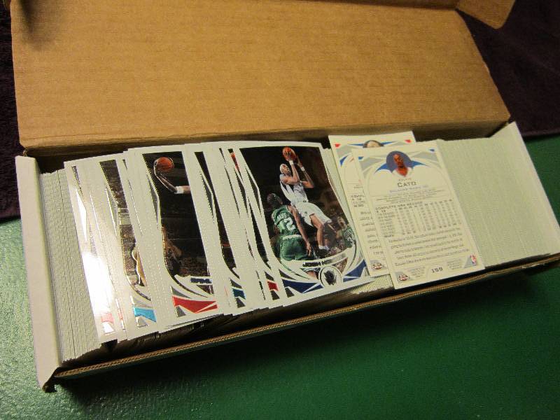 Box of 2004 - 2005 Topps Chrome Bas...