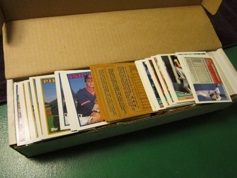 Box of assorted baseball cards...
