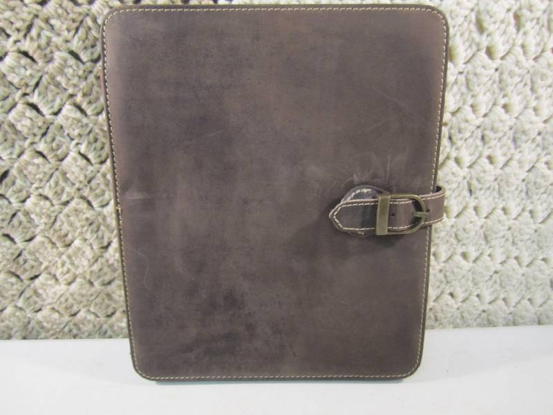 lot 42 image: Canyon Outback Leather Bear Canyon ...