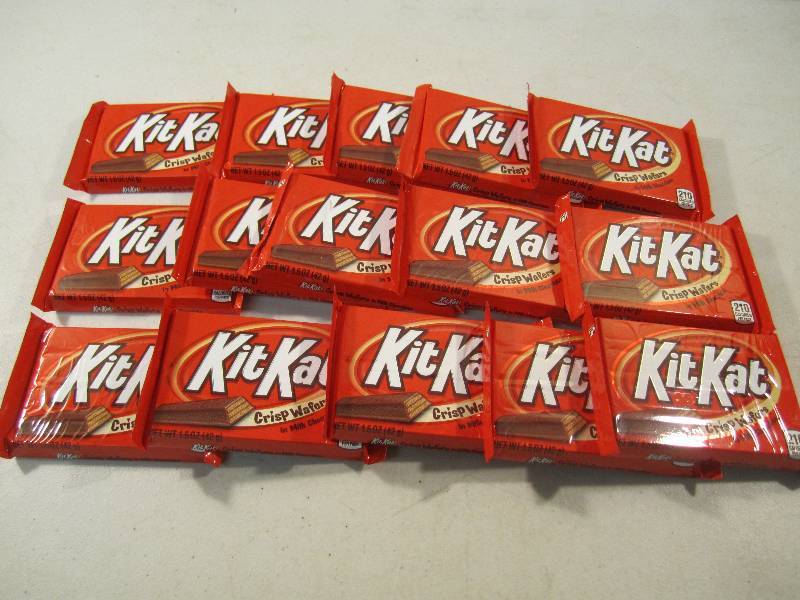 lot 133 image: Lot of 15 Kit Kat Crisp Wafers Cand...