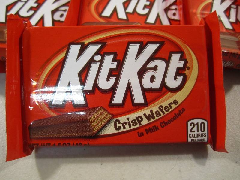 lot 134 image: Lot of 15 Kit Kat Crisp Wafers Cand...
