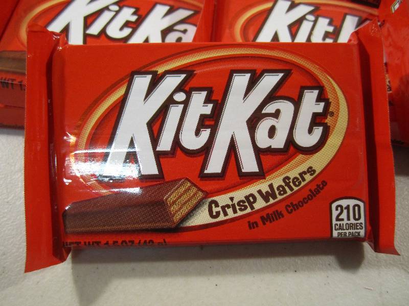 lot 135 image: Lot of 15 Kit Kat Crisp Wafers Cand...
