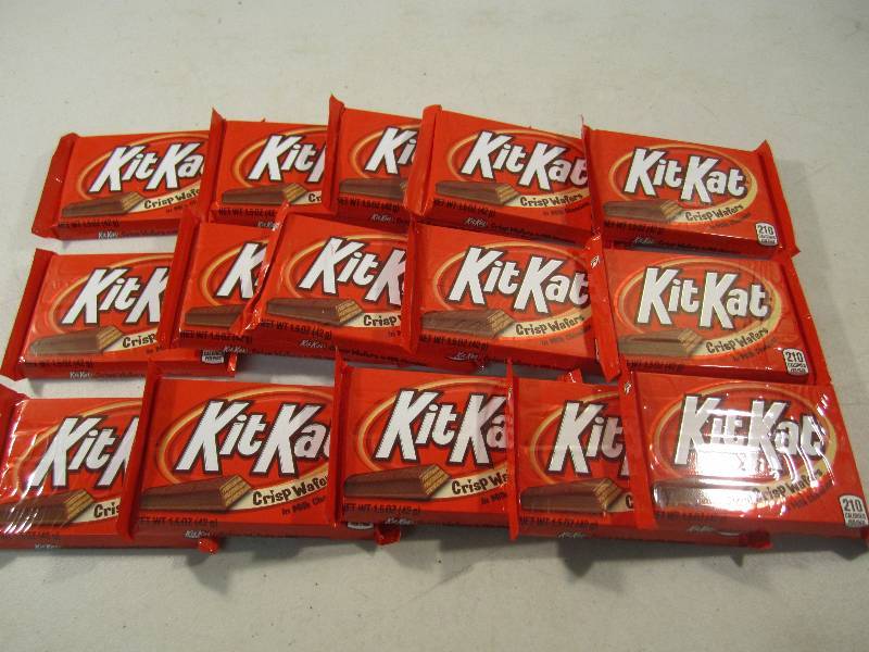 lot 136 image: Lot of 15 Kit Kat Crisp Wafers Cand...