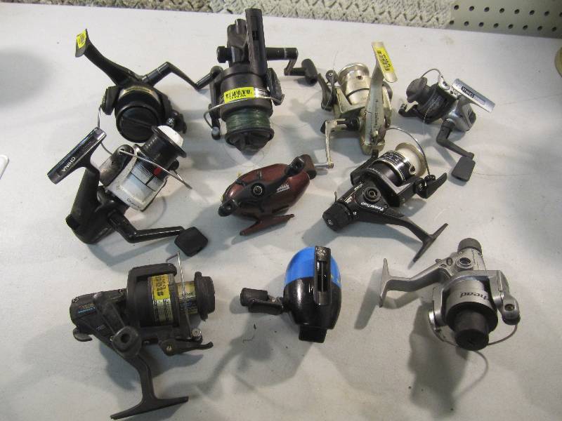 lot 141 image: Lot of 10 Misc Fishing Reels Some l...