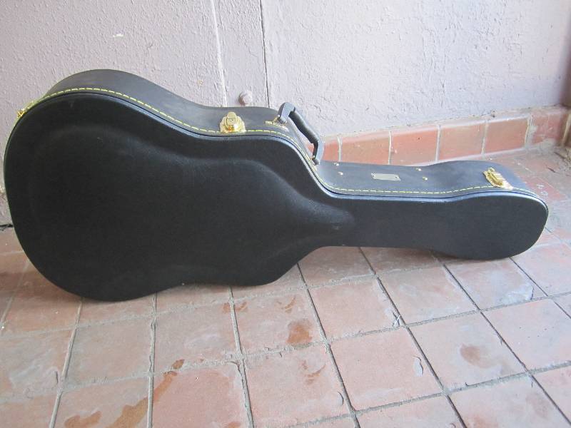 lot 188 image: Golden Gate Hard Shell Acoustic Gui...