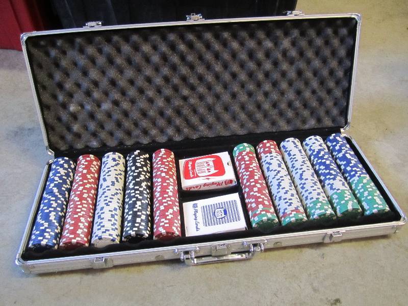 lot 199 image: Large Poker Chip Set with 2 Decks o...