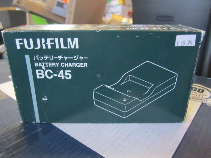 lot 202 image: Fuji Film Battery Charger BC-45 Ope...
