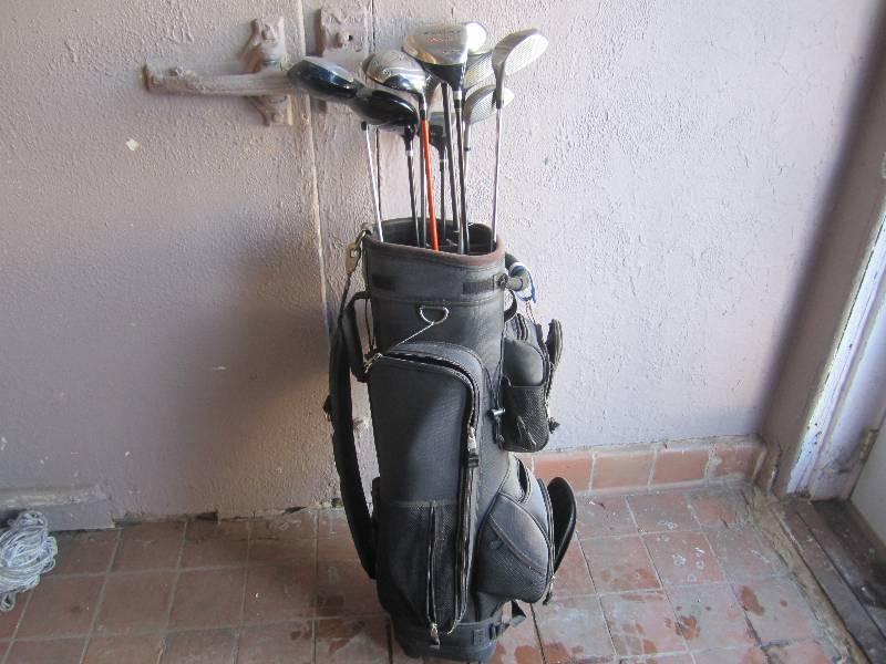 lot 209 image: Great Divider Golf Bag and 11 Misc ...