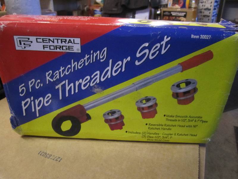 lot 234 image: Central Forge 5pc Ratcheting Pipe T...