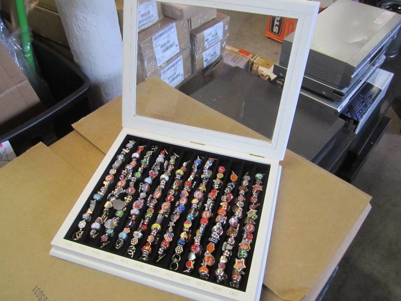 lot 251 image: Wood Display Box with Glass Top wit...