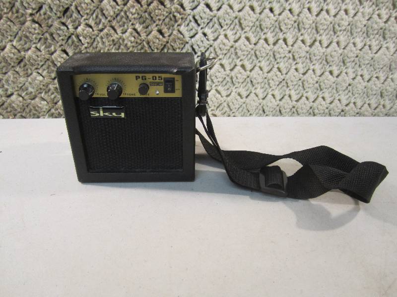 lot 253 image: Sky PG-05 Mini Guitar Amplifier Pow...