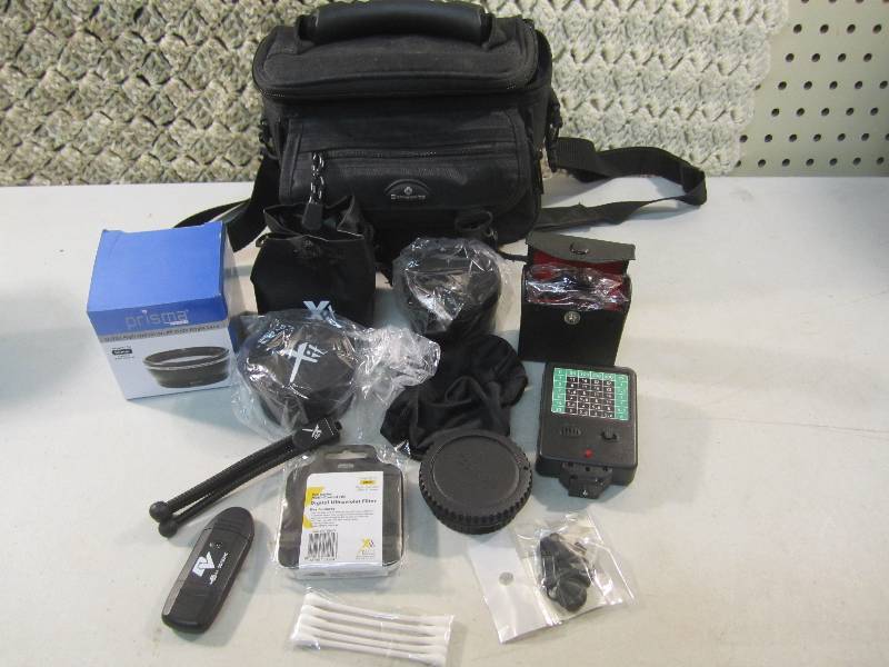 lot 259 image: Camera Bag Full of Camera Gear Hi D...