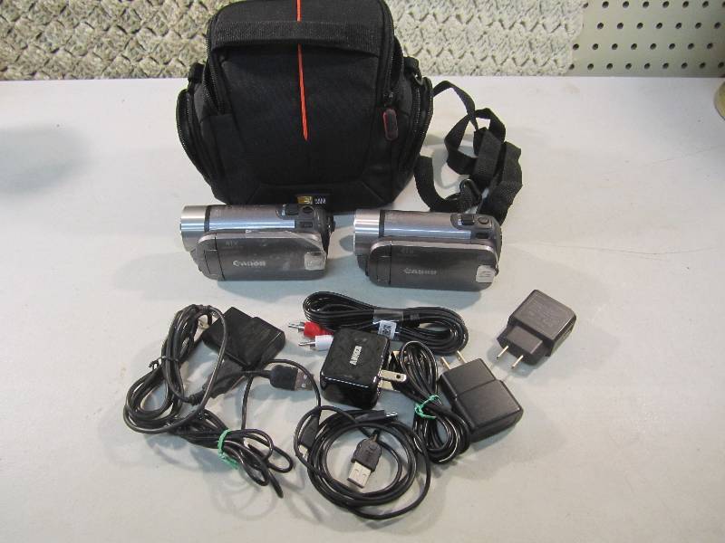 lot 260 image: 2 Canon FS30 Video Cameras with Acc...